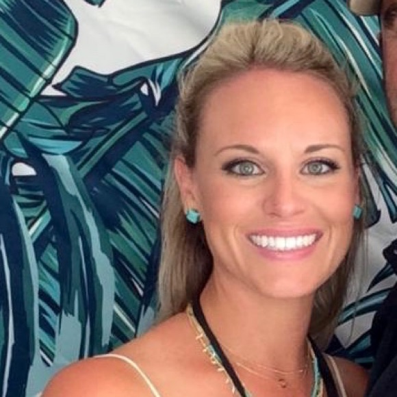 Meet your Posher, Alexis - Picture 1 of 1